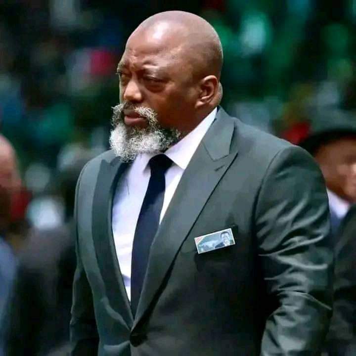 L'entourage de Kabila est très discipliné, rien ne filtrera.

C'est ça une personnalité politique
<a href="/drcJosephKabila/">Joseph Kabila K</a> <a href="/KabilaOlive/">Marie-Olive Lembe Kabila</a> <a href="/PapyTAMBA/">Papy TAMBA</a> <a href="/RamazaniShadary/">Shadary Ramazani</a> <a href="/AmbHenriMova/">Henri Mova Sakanyi</a> <a href="/MinakuAubin/">Aubin MINAKU</a> <a href="/Moiseekanga2/">Moise ekanga</a> <a href="/PatrickNkanga2/">Patrick NKANGA Bekonda</a>