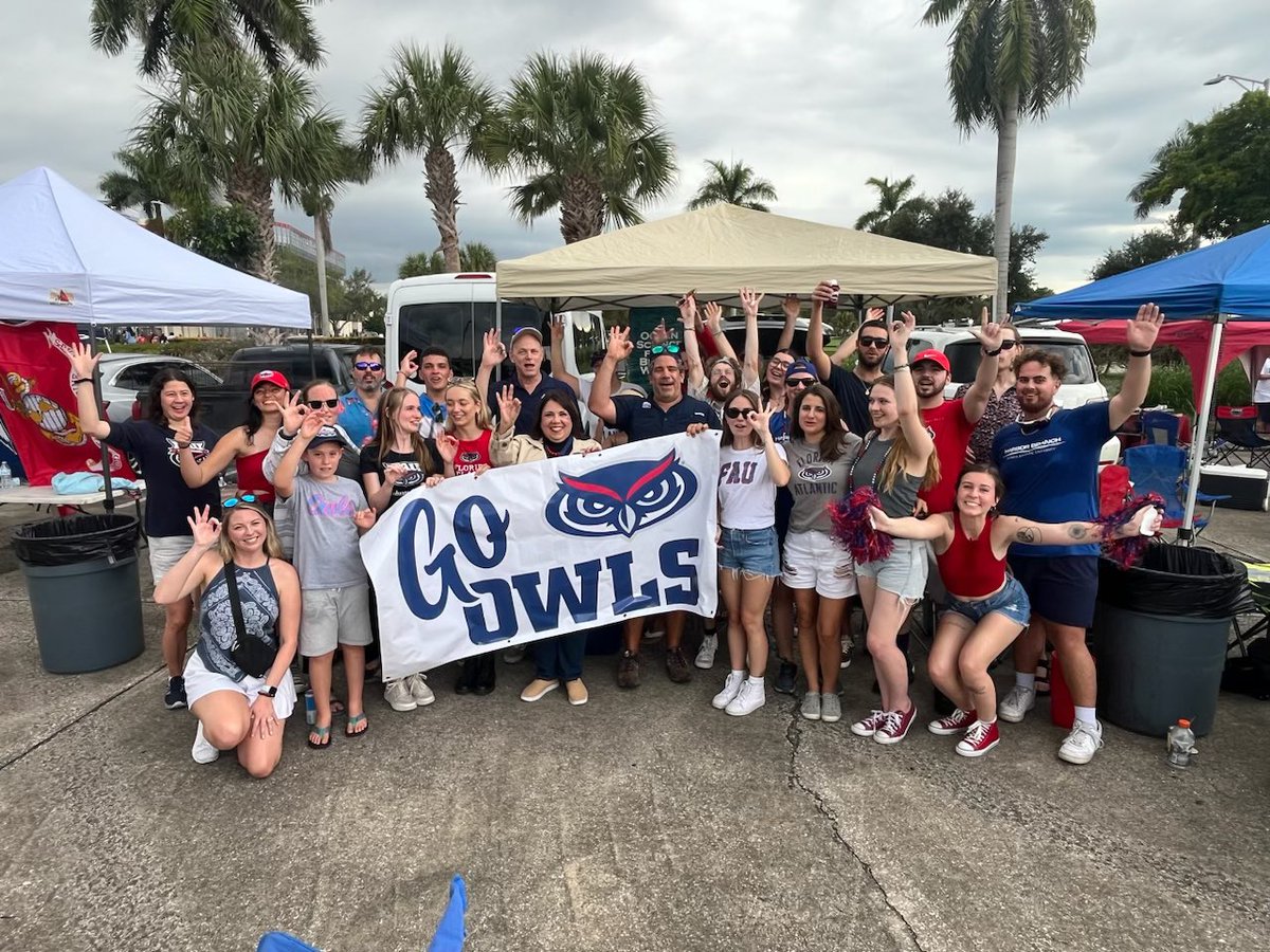 Had a great time visiting the <a href="/HarborBranch/">Florida Atlantic Harbor Branch</a> tailgate before the #ShulaBowl today. Go Owls!
#WinningInParadise