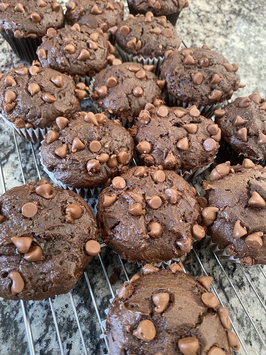 amjriverr's tweet photo. Sábado de hacer postrecitos para calmar la ansiedad. 🧁 https://t.co/5rACFj5VB9