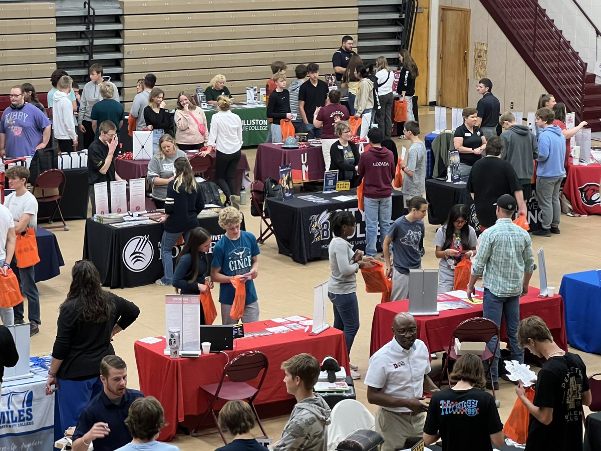 MontanaColleges's tweet photo. Such a great fair @ Sidney! Many thanks to the Sidney High School Team for making this a great day of helping students. A BIG thanks to all who attended! β₯οΈπ | # MontanaStudents | #MontanaCollege&CareerFairs | #MPSEOC https://t.co/Xn09V7cHpA