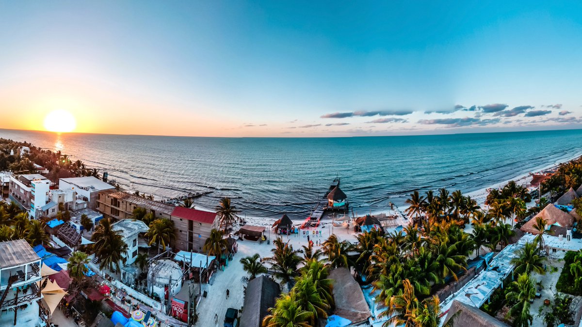 Want to save money in Holbox? Skip the pricey beachfront hotels and stay off the beach for a more affordable, but still amazing, experience

More travel tips: whereintheworldiscl.com/holbox-mexico-…