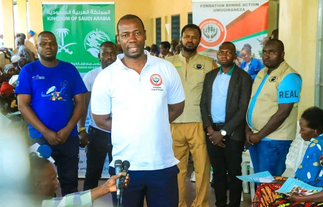 Débutée à la Polyclinique Umugiraneza, cette initiative permet de restaurer la vue des patients et d'exercer pleinement les activités de développement, comme l'a indiqué Aimable Nsindayikengera Coordonnateur de la Fondation Bonne Action Umugiraneza.