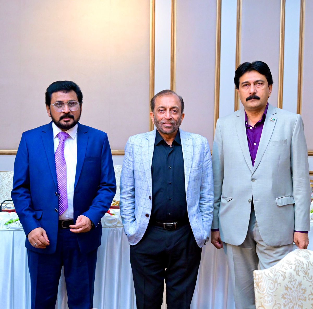 SyedWaseemMNA's tweet photo. *وزیرِ اعظم محمد شہباز شریف کا ارکانِ پارلیمنٹ کے اعزاز میں عشائیہ*

*پارلیمان ملک کا سپریم ادارہ ہے. وزیرِ اعظم*

*پارلیمان کے تقدس کو قائم رکھنے کیلئے ضروری ہے ملکی و عوامی مفاد میں قانون سازی ہو. وزیرِ اعظم* https://t.co/qA9PgCFB7i