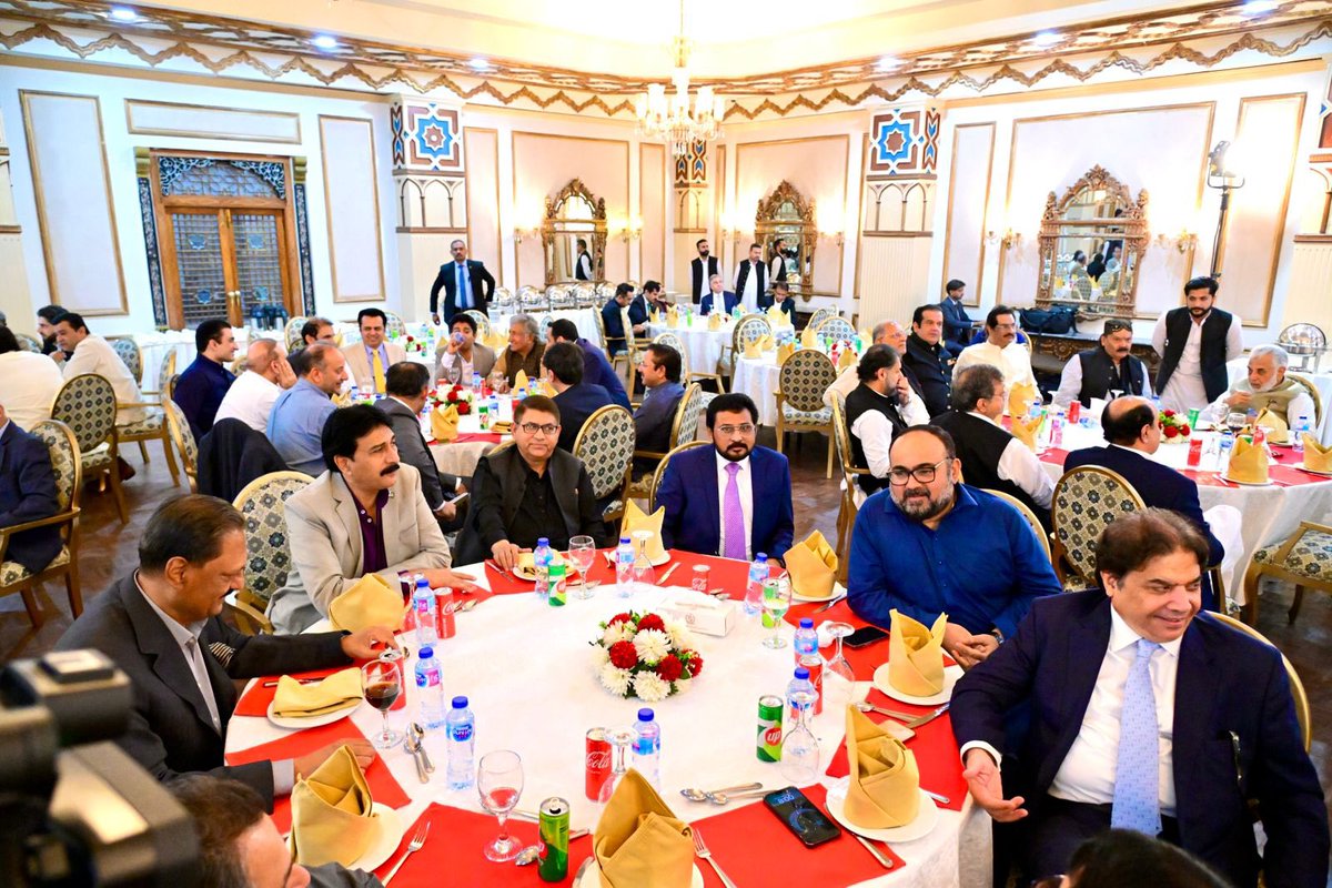 SyedWaseemMNA's tweet photo. *وزیرِ اعظم محمد شہباز شریف کا ارکانِ پارلیمنٹ کے اعزاز میں عشائیہ*

*پارلیمان ملک کا سپریم ادارہ ہے. وزیرِ اعظم*

*پارلیمان کے تقدس کو قائم رکھنے کیلئے ضروری ہے ملکی و عوامی مفاد میں قانون سازی ہو. وزیرِ اعظم* https://t.co/qA9PgCFB7i