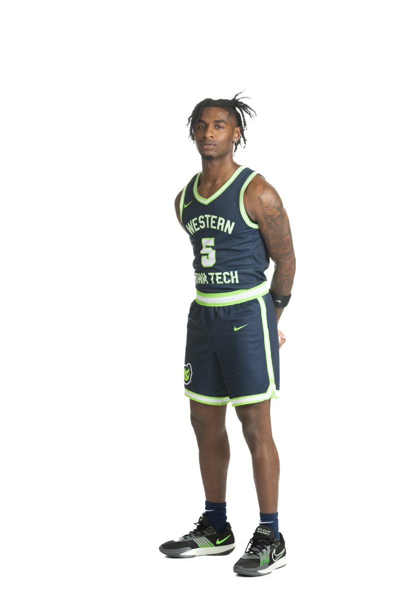 lilvares1's tweet photo. thank God i’m back i know they probably counted me out by now💙
#year2 https://t.co/YhXaVY4fdE