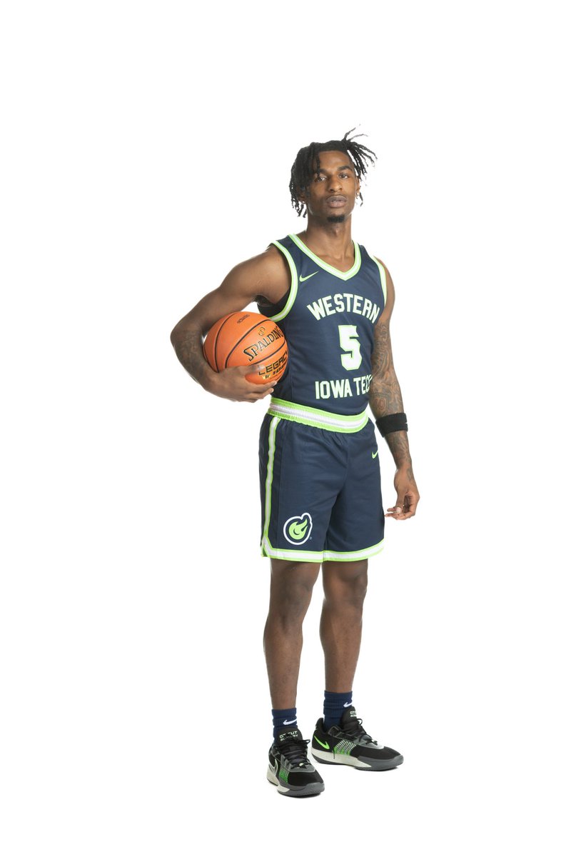 lilvares1's tweet photo. thank God i’m back i know they probably counted me out by now💙
#year2 https://t.co/YhXaVY4fdE