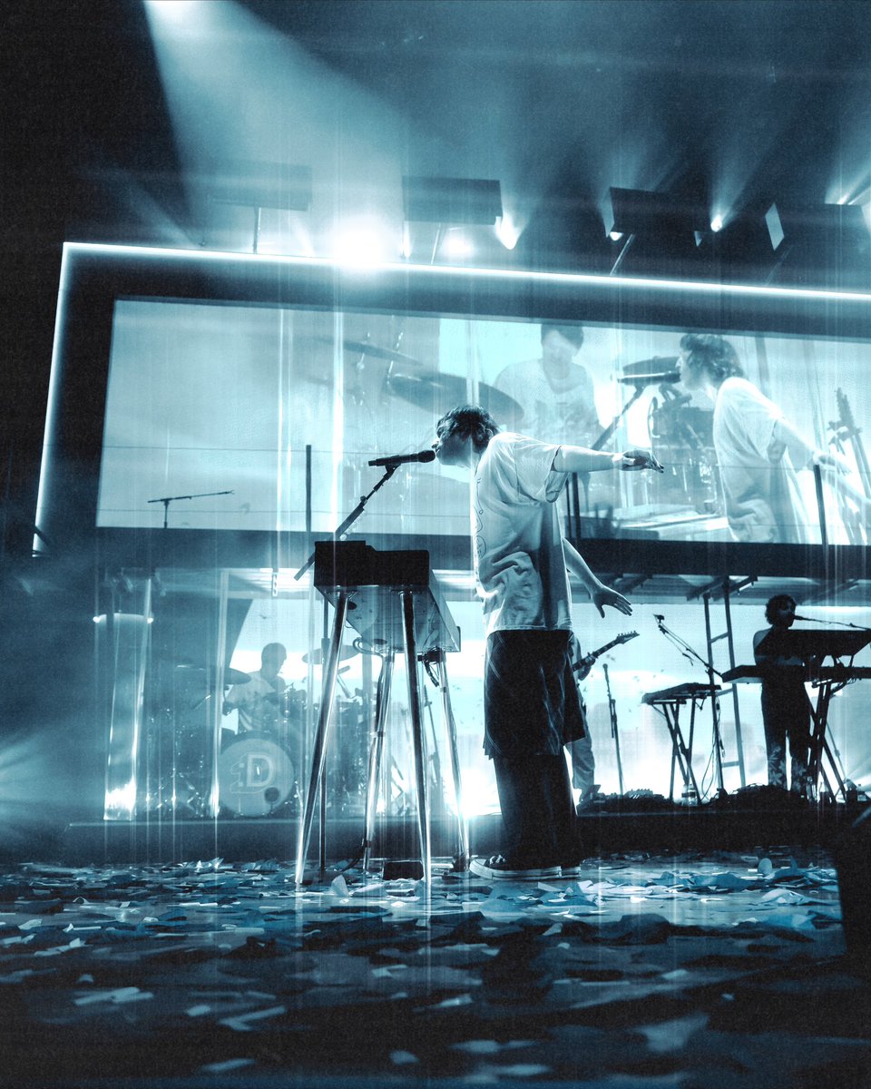 1975cassi's tweet photo. @porterrobinson’s music changed my entire outlook on creativity so getting to photograph his show last night was so so fulfilling https://t.co/6pHhAsXcaL