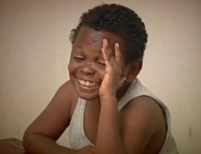 Awo nga Mom Joram ampita "Dad Joram, Joram agaanye okulya emmere😶" Then I come saying "Joram if u don't take food  I won't take u for Ice cream" Then he eat😂 
I can't wait for that time banange😋😋😋