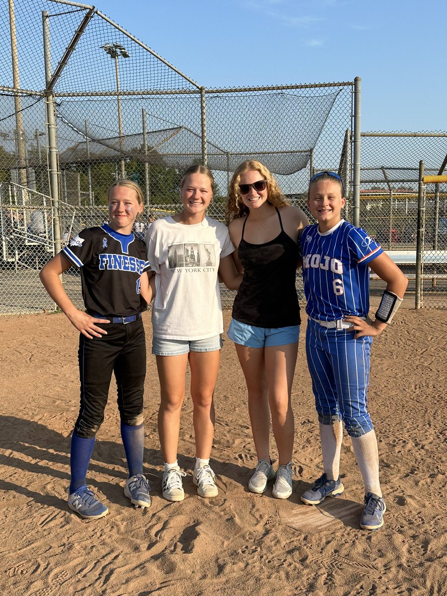 Mia Hubbell 2024 (@miahubbell16) on Twitter photo UDM little sis match up today!! 2 really great ball players in the making❤️💙 <a href="/WendyKetola/">Wendy Ketola</a> <a href="/DetroitTitansSB/">Detroit Mercy Softball ⚔️</a> UDM little sis match up today!! 2 really great ball players in the making❤️💙 <a href="/WendyKetola/">Wendy Ketola</a> <a href="/DetroitTitansSB/">Detroit Mercy Softball ⚔️</a>