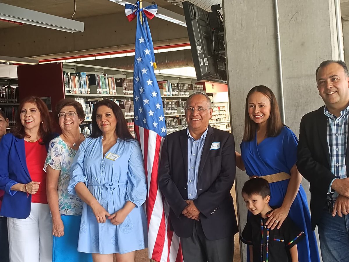 MexicoMision's tweet photo. ¡Felicitamos a nuestro amigo Héctor Moreno, quién desde hoy forma parte de la mesa directiva de la Asociación Mexicana de Ex Becarios de los Estados Unidos! https://t.co/oFz7NGZ4iU