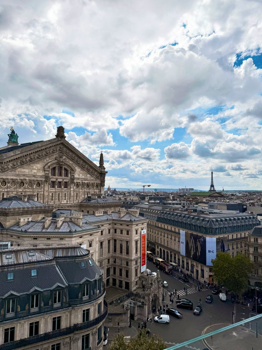 しばらく更新出来ていなかったけどパリに来てるよ🇫🇷
建物が綺麗で可愛い街並みに感動しています🙌 https://t.co/kQeMoiAlmE