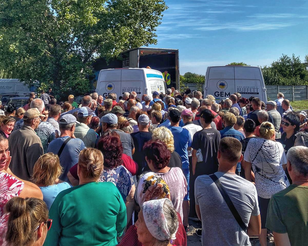 GEMmissions's tweet image. #globalempowermentmissionua weekly update #GEM #HGBF family necessity kits and water distributions in Donetsk, Kherson, Zaporizhzhia, Kharkiv, Sumy, Dnipropetrovsk and Chernihiv regions. Around 70,500 family kits and 490,000 bottles of water distributed this week in #ukraine.