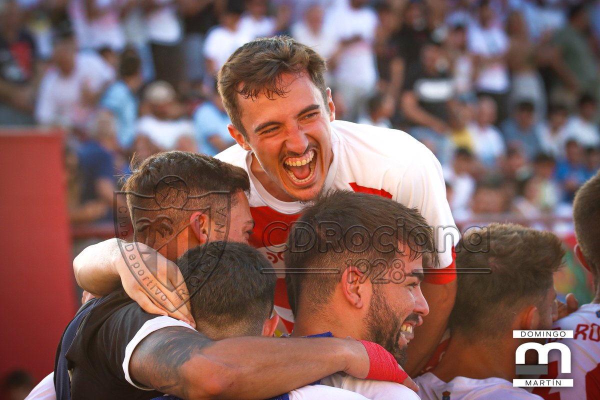 💪🙂⚽️

Mañana comienza una histórica temporada para nuestro club, volviendo a llevar el nombre de Rociana por media Andalucía 39 años después.

Lucharemos por vivir momentos como la temporada pasada.

Buenas noches, rocianeros.
Mañana os esperamos en Castilleja de la Cuesta ❤️