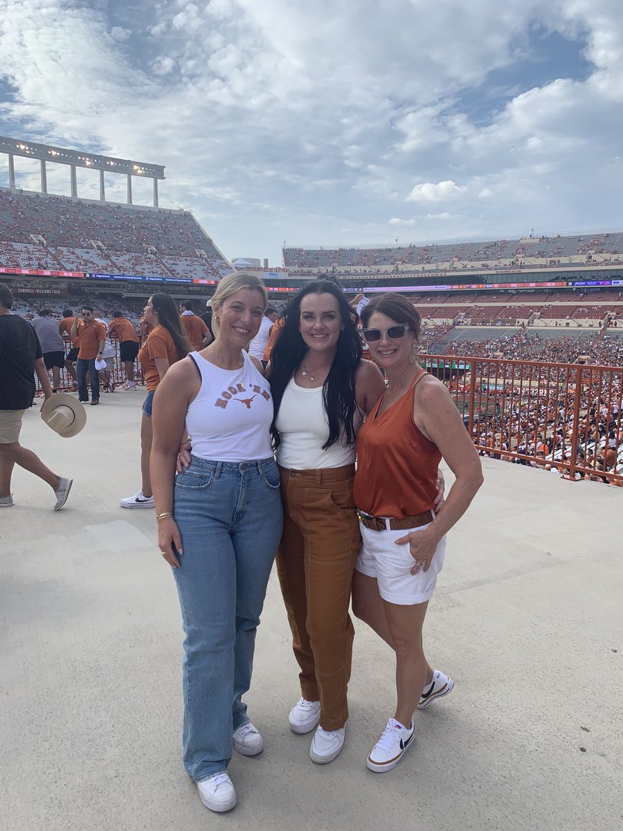 Game day in Austin, Hook ‘Em! <a href="/JustcallmeHobbs/">Kristen Cain</a> <a href="/lindshabenicht/">Lindsey Habenicht</a>