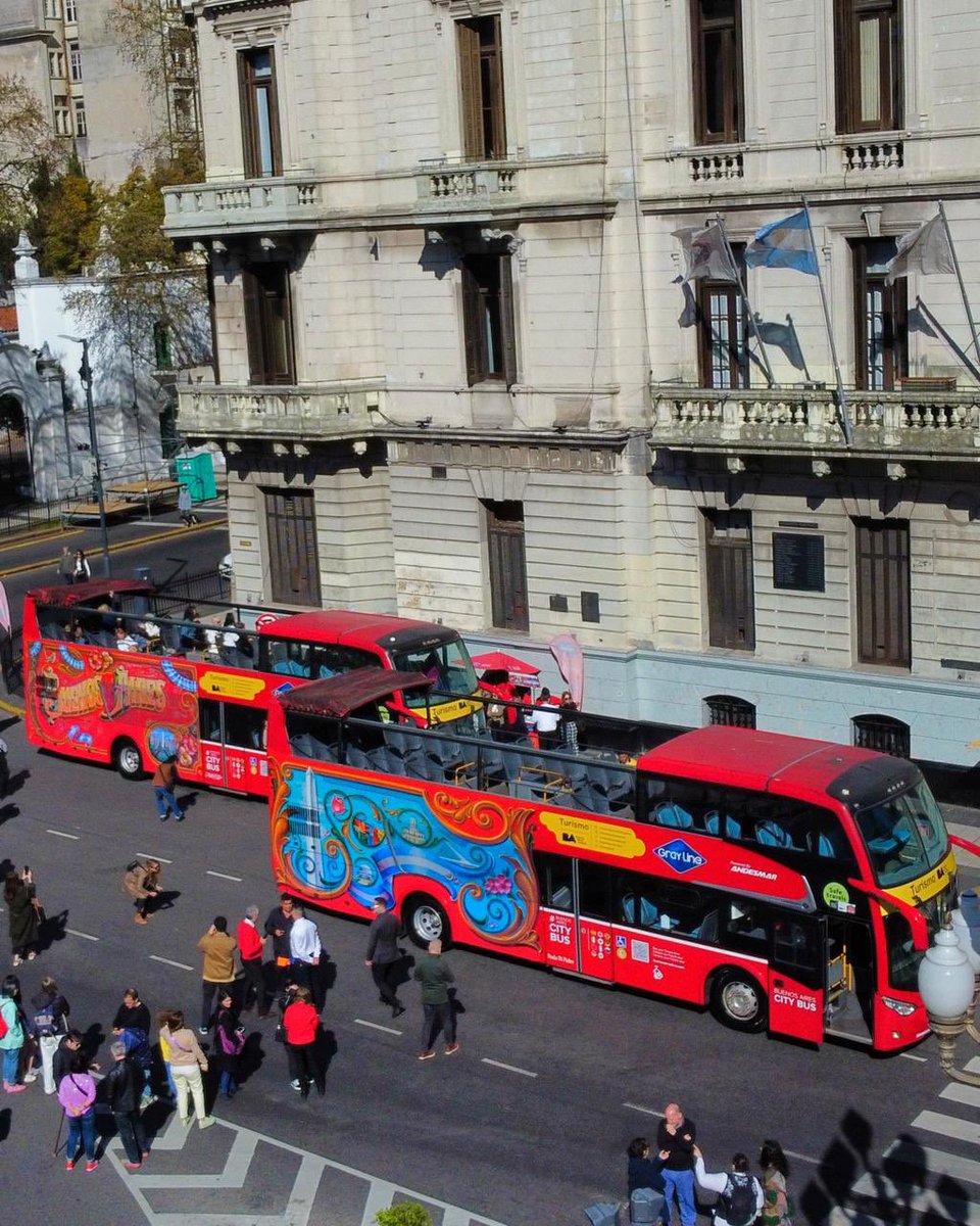 herlombardi's tweet photo. En su aniversario la Ciudad lanzó los nuevos buses turísticos ploteados con los ganadores del concurso de fileteado porteño. https://t.co/43uq4dgOkC
