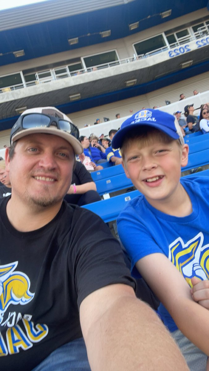 JoelVB23's tweet photo. #rydersfirstgame #gojacks https://t.co/vLILCL7PoE