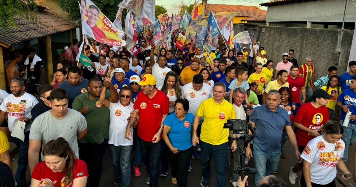 ludwigalmeida's tweet photo. Na Vila do BEC, vias pavimentadas pelo governo do Maranhão, recebem Rafael e o Arrastão da Mudança https://t.co/OhMglwu8Q3 https://t.co/U6UbKqqfHv