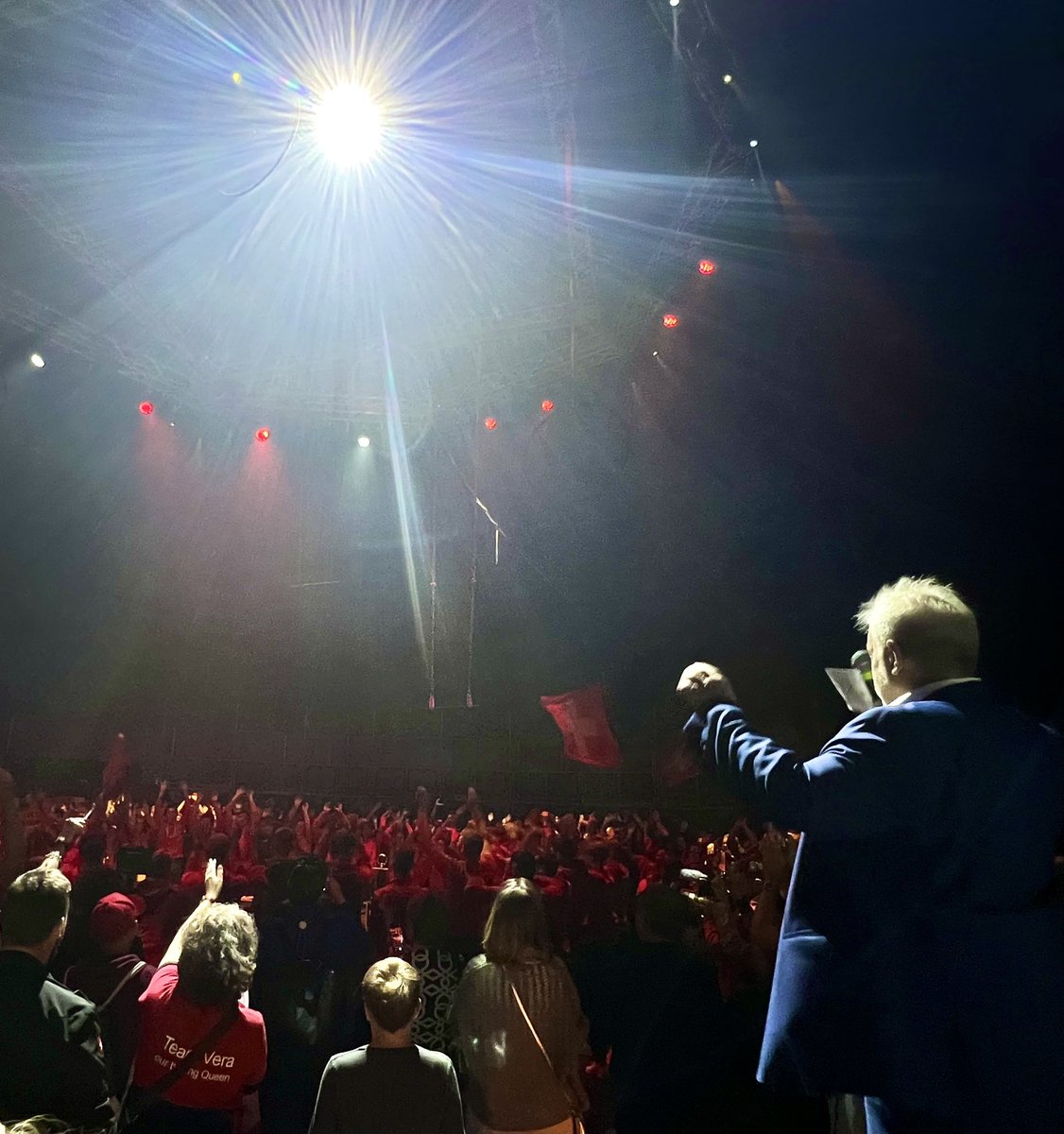 🇨🇭Schweizerabend an den WorldSkills Lyon 2024. Welch würdiger Empfang für die besten Berufsleute der Schweiz🇨🇭👏🏻
#suissetec #wirdiegebäudetechniker #jobsmitzukunft #toplehrstellen <a href="/SwissSkills/">SwissSkills</a>