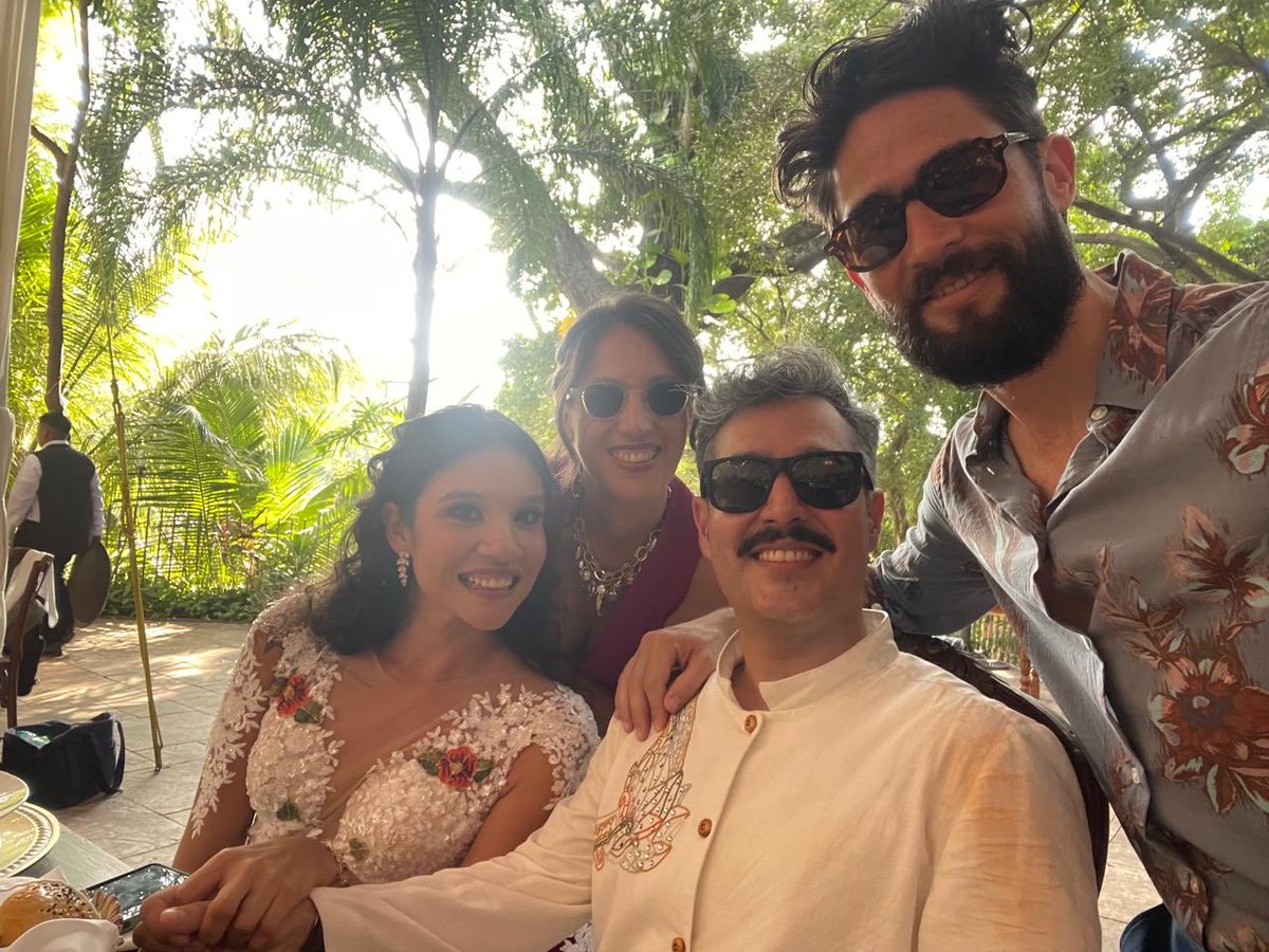 que viva el amor, que viva los novios, que viva México