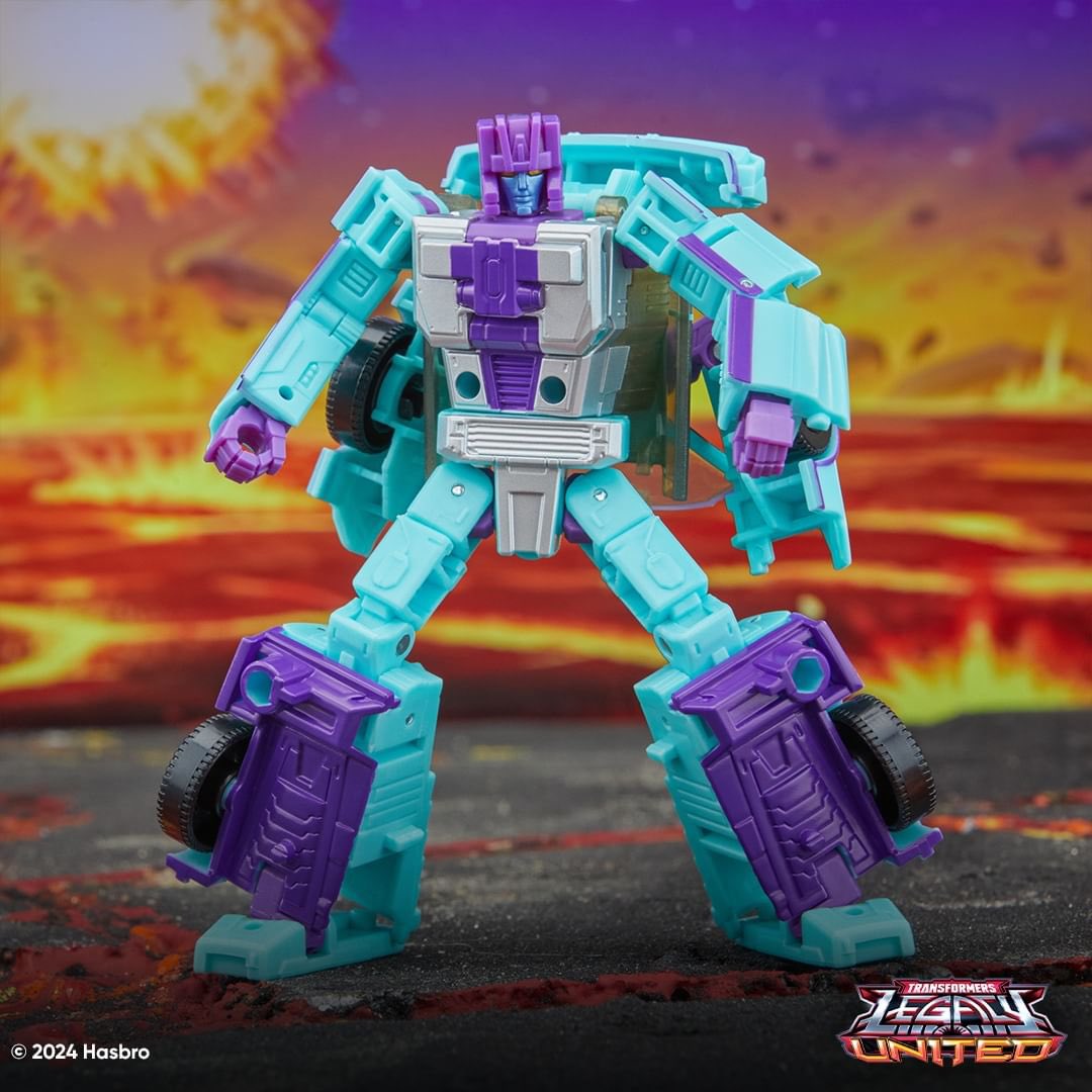 collectxdestroy's tweet image. Revealed at #HasbroPulseCon2024, new bots are joining your collection from across the Transformers Universe with Transformers Legacy Deluxe Class Autobot Cosmos, Breakdown, and Armada Universe Wheeljack! These collectible figures convert between robot and vehicle modes and…