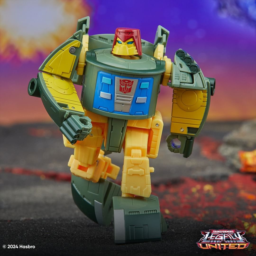 collectxdestroy's tweet image. Revealed at #HasbroPulseCon2024, new bots are joining your collection from across the Transformers Universe with Transformers Legacy Deluxe Class Autobot Cosmos, Breakdown, and Armada Universe Wheeljack! These collectible figures convert between robot and vehicle modes and…