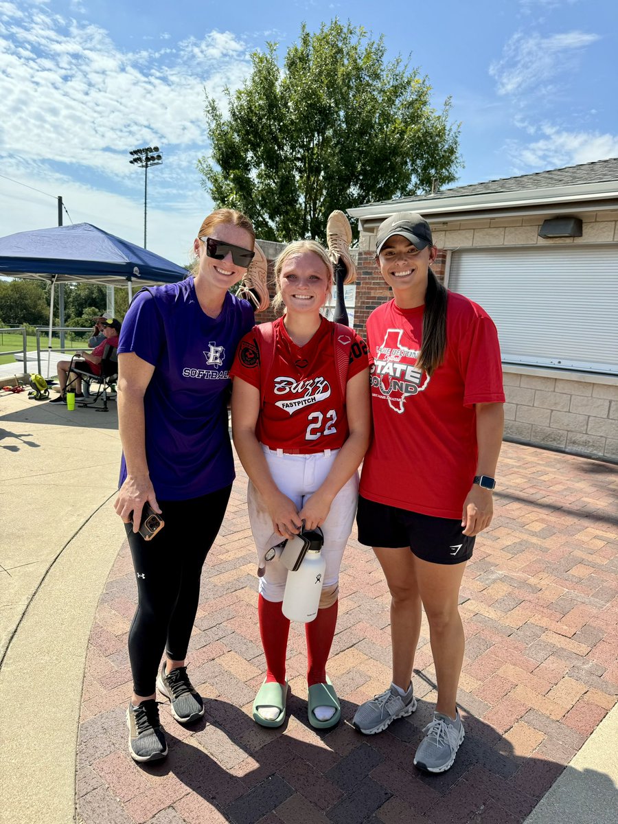 NatalieHosch26's tweet photo. Playing at @CruSoftball all weekend, and two of my favorite coaches came to watch.  I have the best high school coach (literally, she was named coach of the year!)  Thanks @Coach_KMac & @p_williams20 for coming!

@BuzzCentex @TreyHoldbrook  @D1Softball @ExtraInningSB @SBRRetweets @SoftballDown @TopPreps @LBBroncoSB @LakeBeltonHS @LBAthleticBoost @Coach_Aaaaa