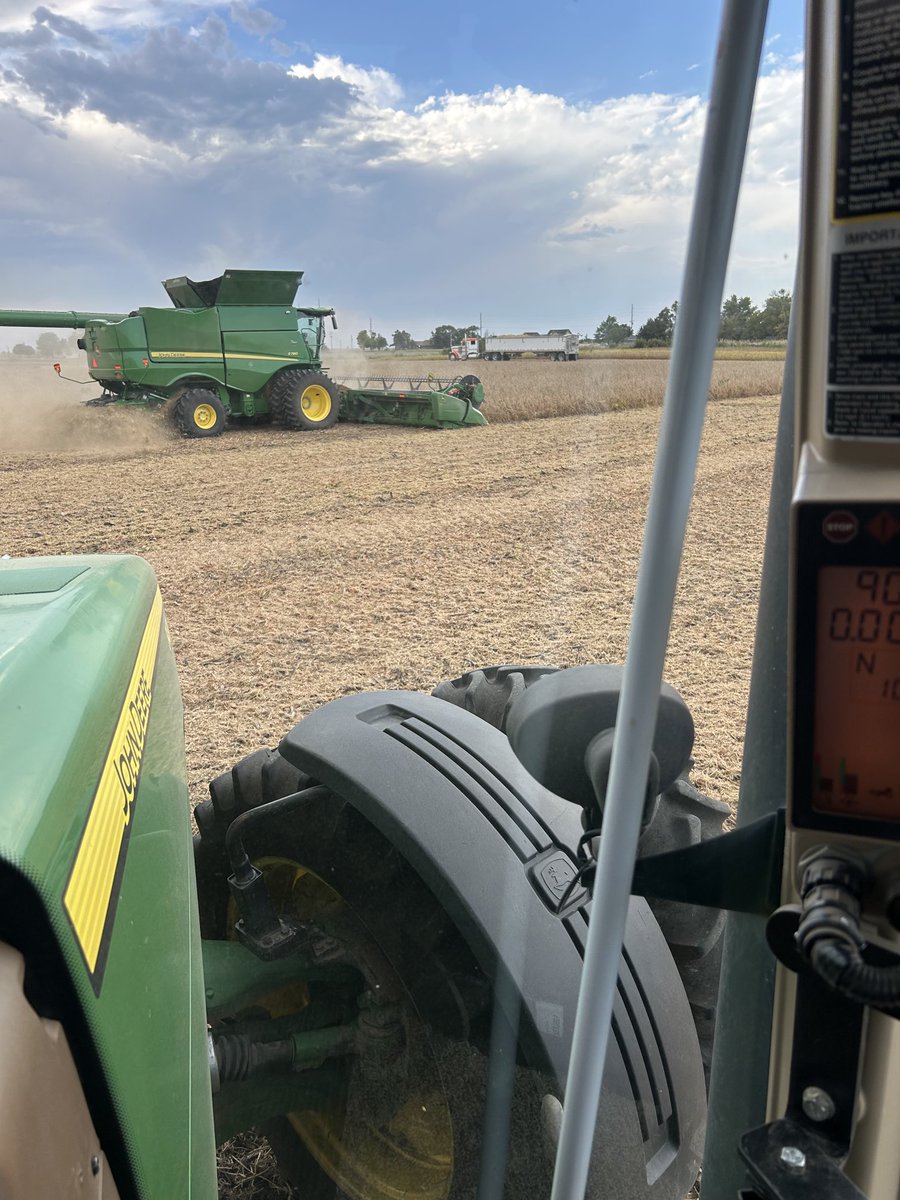 dane_chad's tweet image. P23Z58E planted April 19. Can always count on dad on a Saturday.