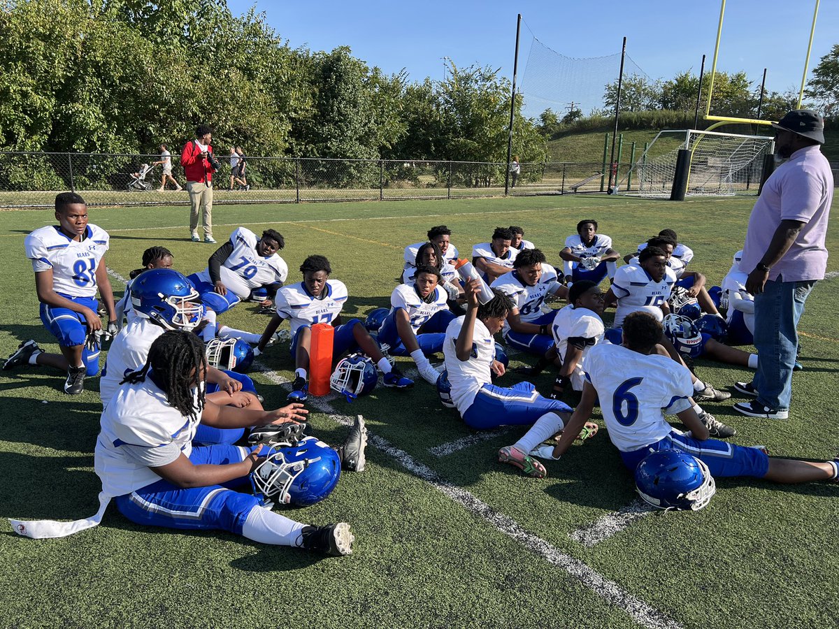 CarverVoTech454's tweet photo. Carver Football final score.
Week 1 … JV @ Digital 14-8
Week 2 …. V vs Digital 18-12 https://t.co/GKvHcAav0X