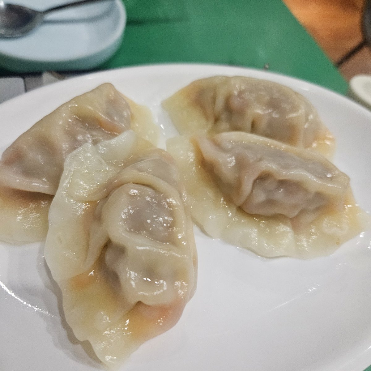 Kaoring982's tweet photo. 麻布十番駅から徒歩3分のビルの2階にOPEN
シモン茂
名物のタッカルクッス（白）がめちゃくちゃおいしかった！
取材協力

#シモン #麻布十番シモン #麻布十番シモン茂 #タッカルクッス #韓国料理 #麻布十番 #麻布十番グルメ #麻布十番韓国料理

#kaoringourmet https://t.co/QMPmSv8PZK
