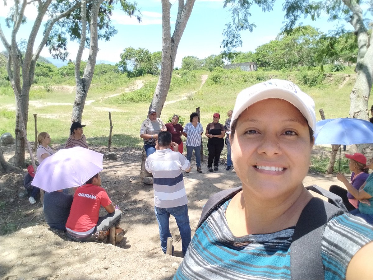 azucarmomoy's tweet photo. AVV MAMÁ ROSA EL GIANNI 🏡🏙️🏗️👊🏾✅ 
@avvmamarosa

Que se rindan otros. 
Nosotros conocemos de perseguir los sueños y hacerlos realidad.

Aquí hay voluntad, compromiso y fé en Nicolás Maduro y la Gran Misión Vivienda Venezuela. 

@GRaulparedes 
@Minhvi_Oficial 
@Barrio_Tricolor https://t.co/9f0g9LWMfE
