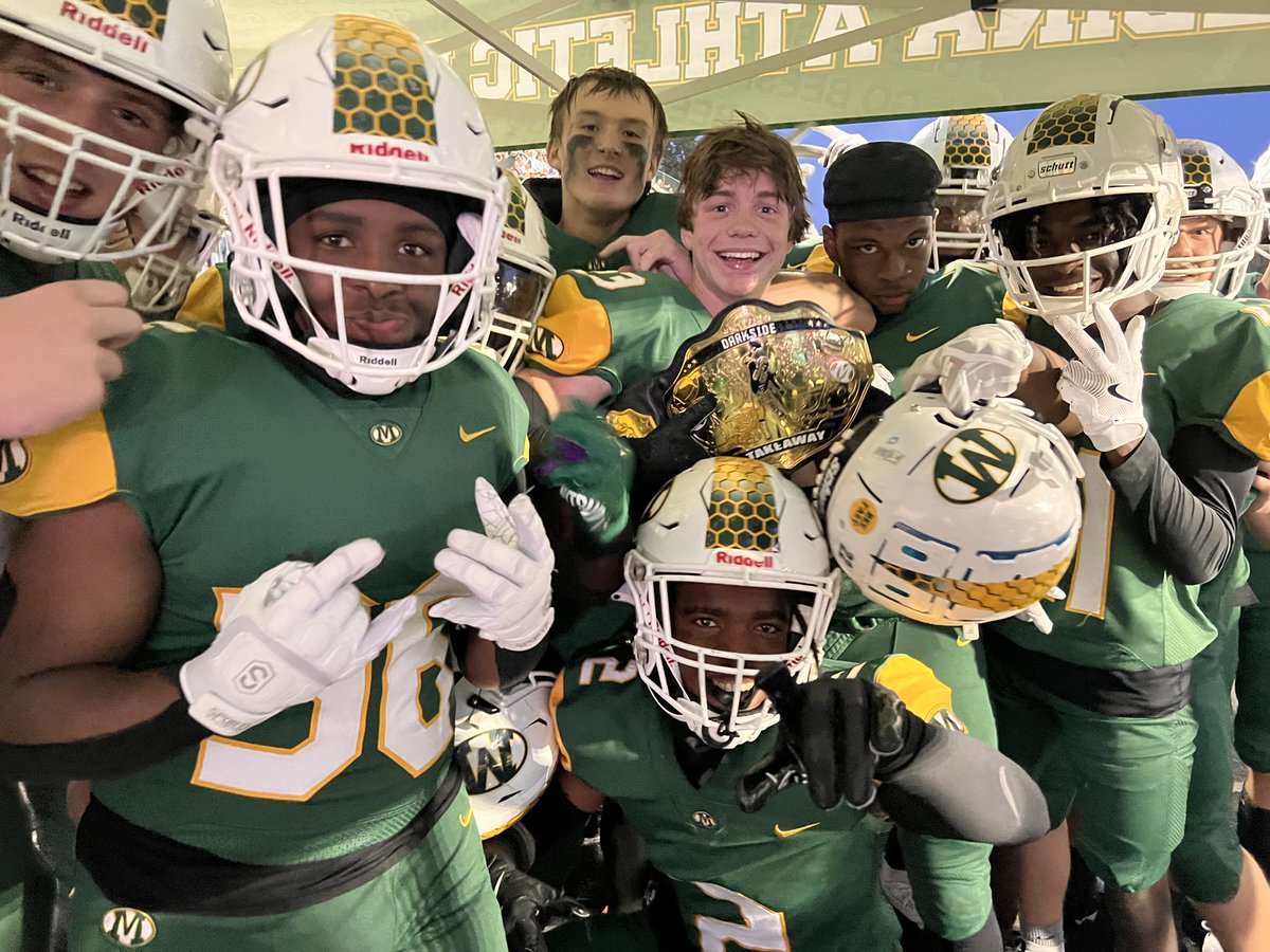 CoachBowers59's tweet photo. Got the belt out a couple times last night with an INT by @pay_dylan fumble recovery by @nicknagel18 a handful of 3 &amp; Outs with great stops by @KaplackNick and PBU by Pay. #Darkside #KeepPunching https://t.co/EhQ2AbhDoe