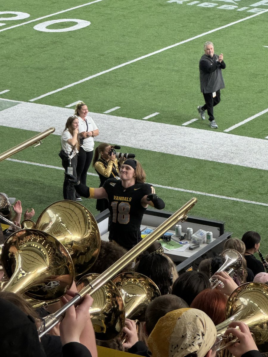 TubsAtTheClub's tweet photo. . @tommybmc29 conducting the Vandal Marching Band!!! https://t.co/VRN1c0b2IB