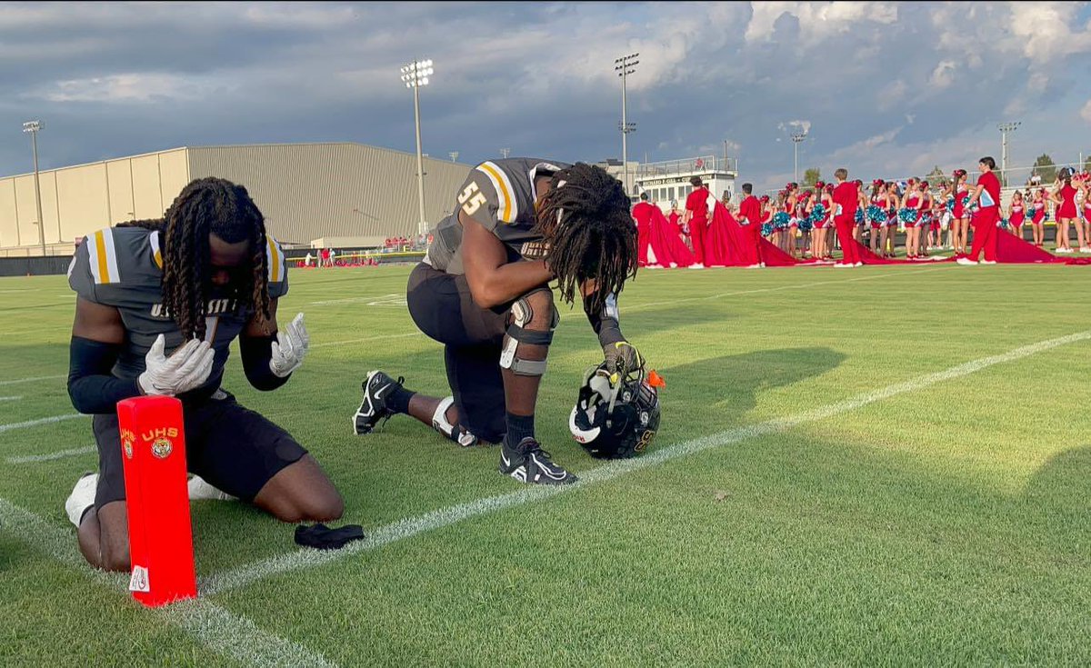 SportsWorld84's tweet image. #Rummel ❤️💙

#UniversityLab 💛🖤

#UnderTheLightsOnASaturdayNight 
cc: @_Keylan1k @lamar1brown