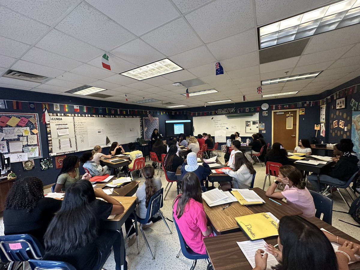 Ms. Swanny has read 3/31 books in 2025 📖🥳 tweet media