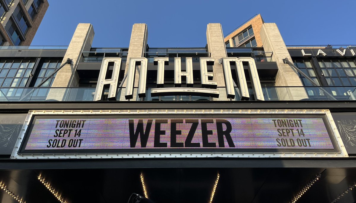 acopperlily's tweet photo. We’re in DC ready for Dinosaur Jr. and Flaming Lips to open for Weezer, baybee! 🦕🔥💋🚀🌎 https://t.co/iXDWMrJl2C