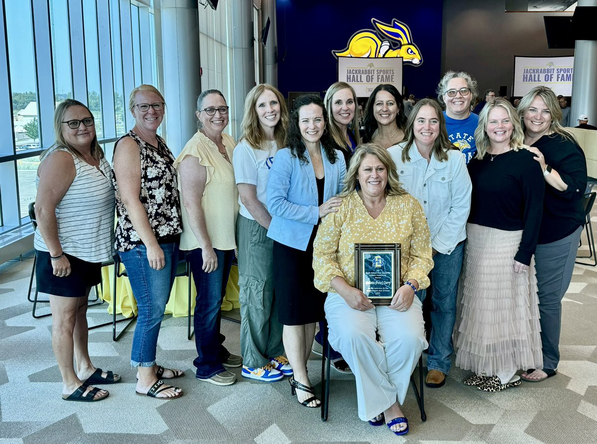 ShellyBayer's tweet photo. She’s a big deal! Melissa Curry - HOF Inductee!! #GoJacks https://t.co/ymHX5OqyNa