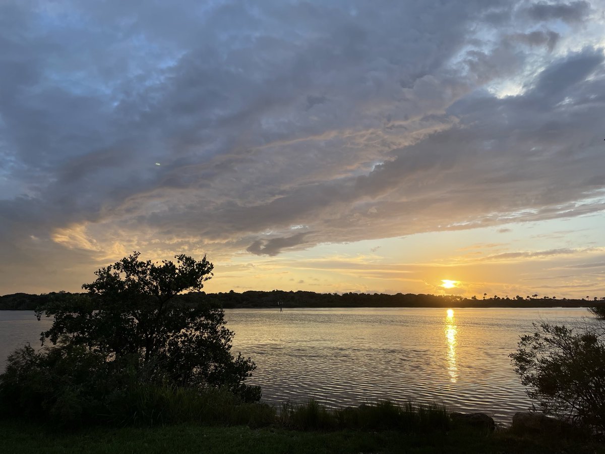 And that’s a wrap at our #ScienceByTheShore symposium! Thanks to everyone who participated and shout out to our graduate student association for organizing!