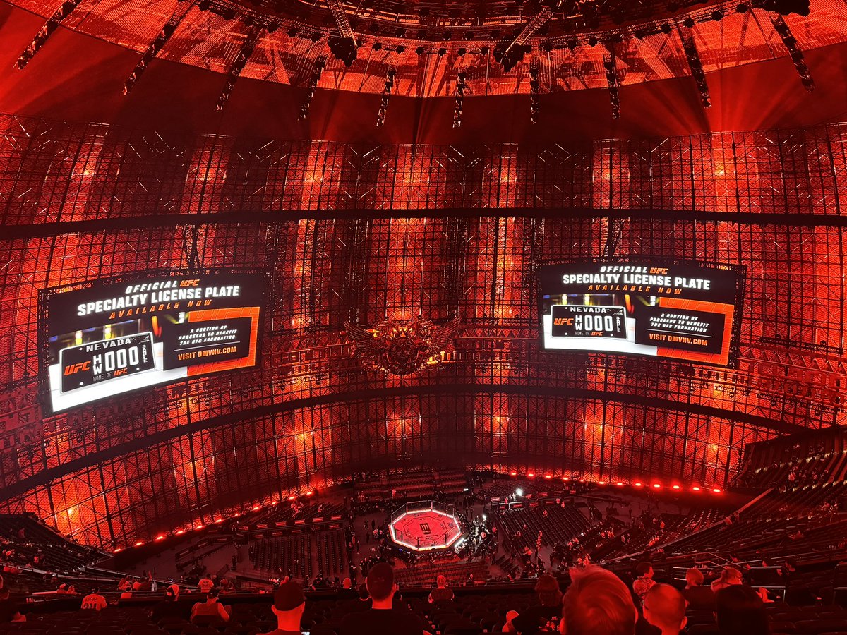 justinapl's tweet photo. #UFCNoche #Sphere https://t.co/QYSVV4w8tq