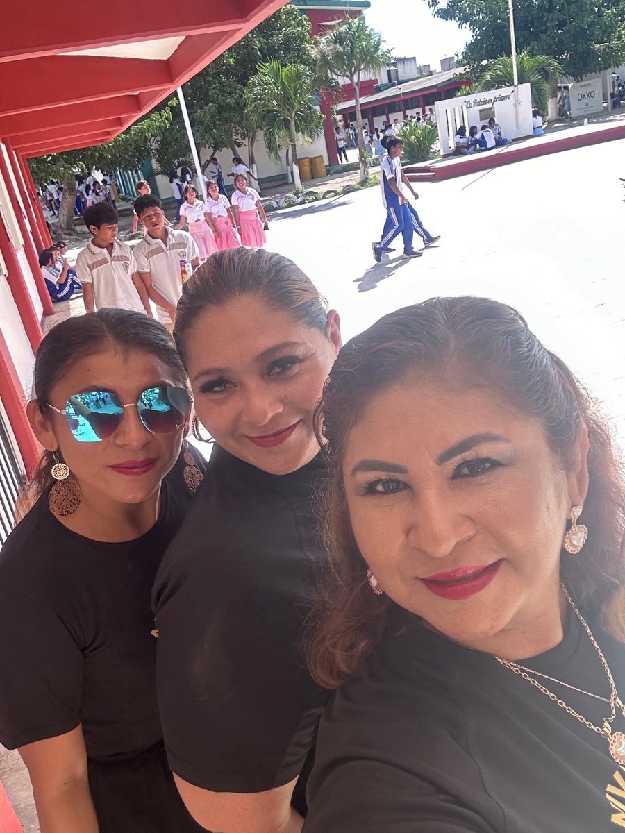 AdriaChanCanul's tweet photo. En la celebración del XV Aniversario de JB https://t.co/yREVfmKoqz