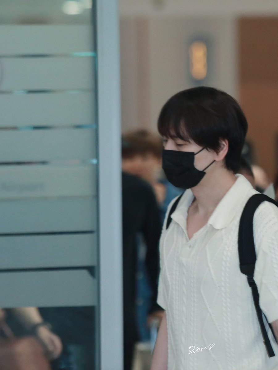 haru_upup's tweet photo. 240915 규현 입국

오늘 신동형이랑 ㅎㅎㅎ
졸려🥱

#규현 #슈퍼주니어 #KYUHYUN #SUPERJUNIOR #圭贤 #キュヒョン https://t.co/8Gw6QjFOdH