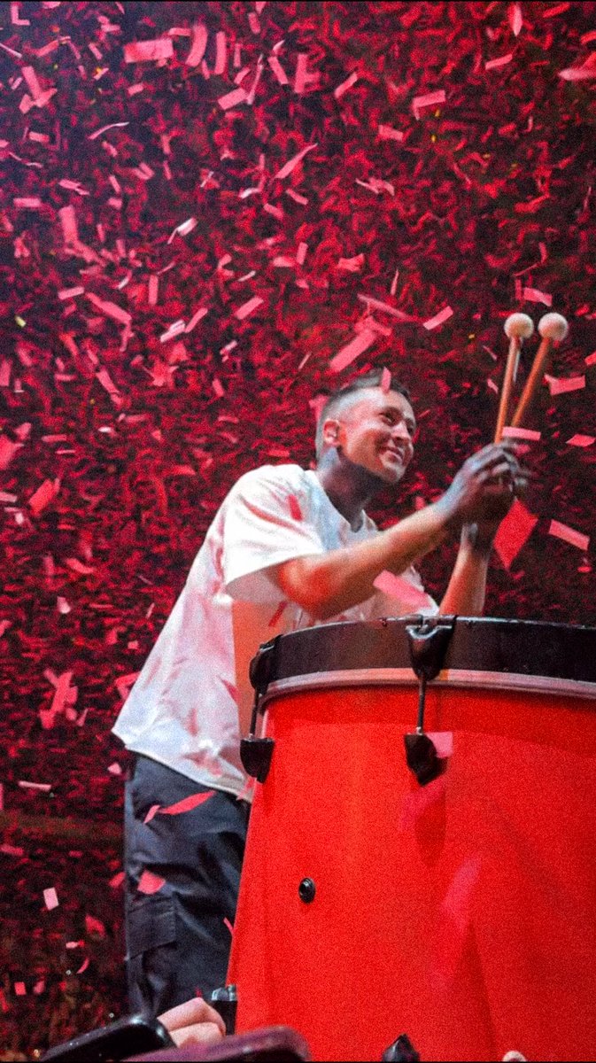 MallorieHiebner's tweet photo. thank you for everything @twentyonepilots https://t.co/KFnp3Mn5D0