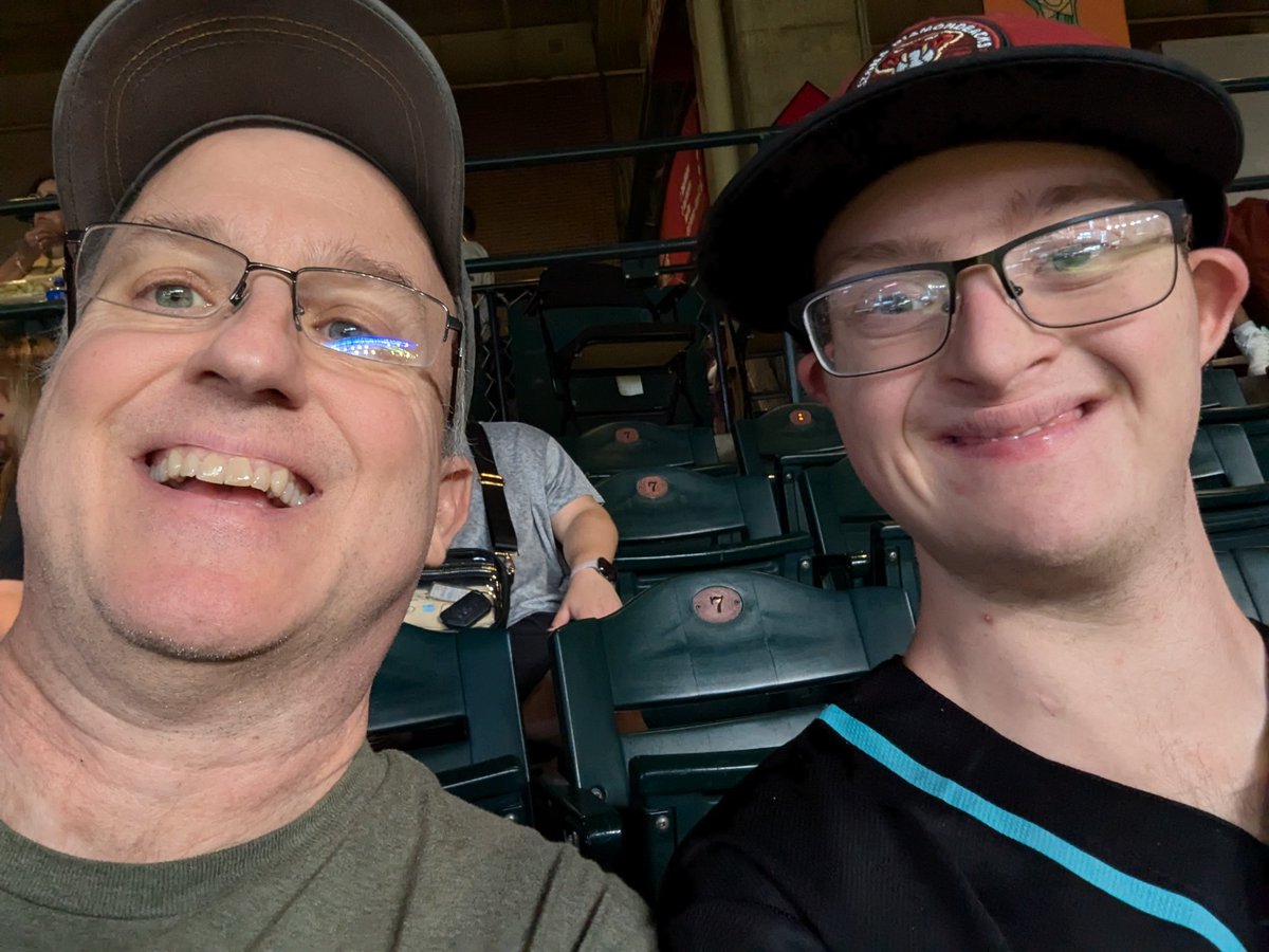 RiednerRon's tweet photo. #Dbacks #whatafan https://t.co/g170BJB0c1