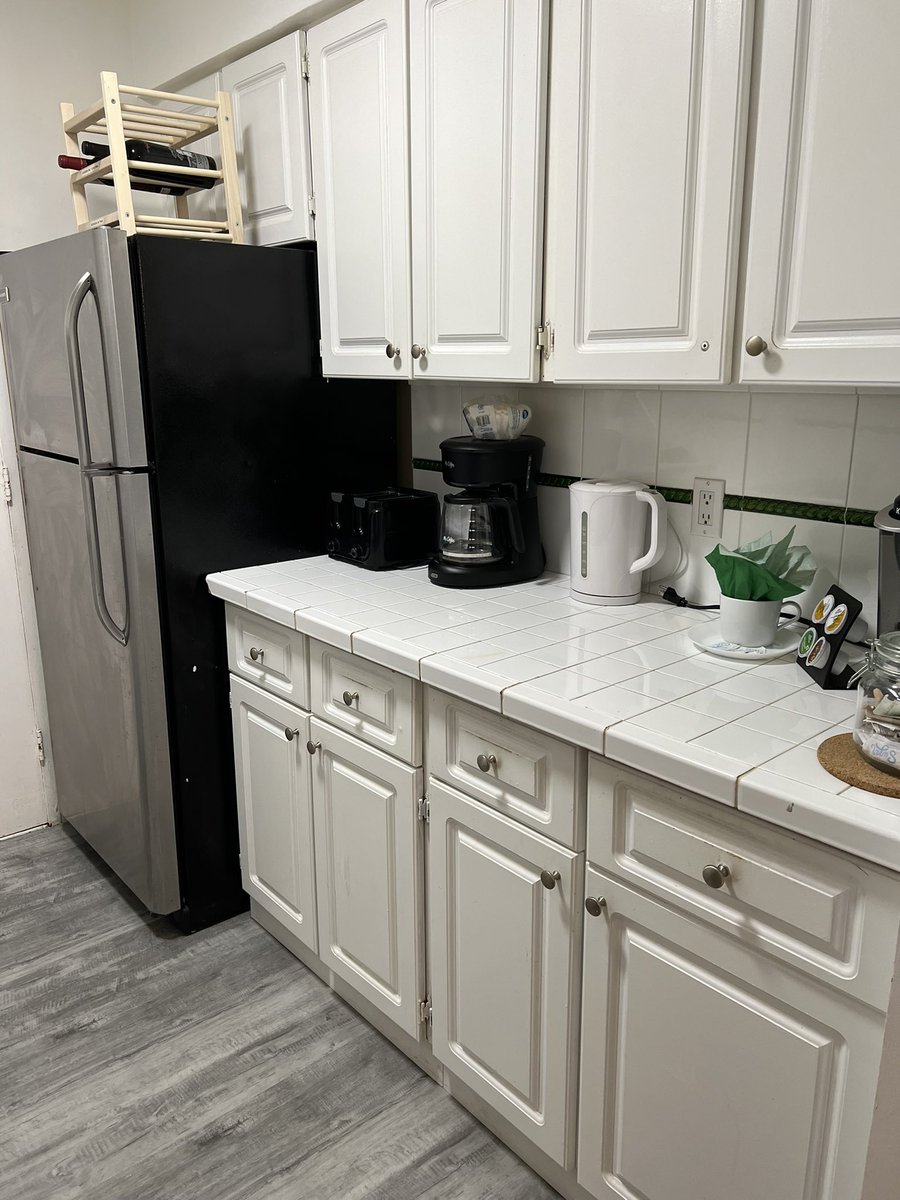 vecu88's tweet image. Recién llegada a lo último del viaje, Miami, al dpto que me consiguió @harrylpg de @TuApart , con el arcoíris q me recibió con esta vista desde el balcón 😍