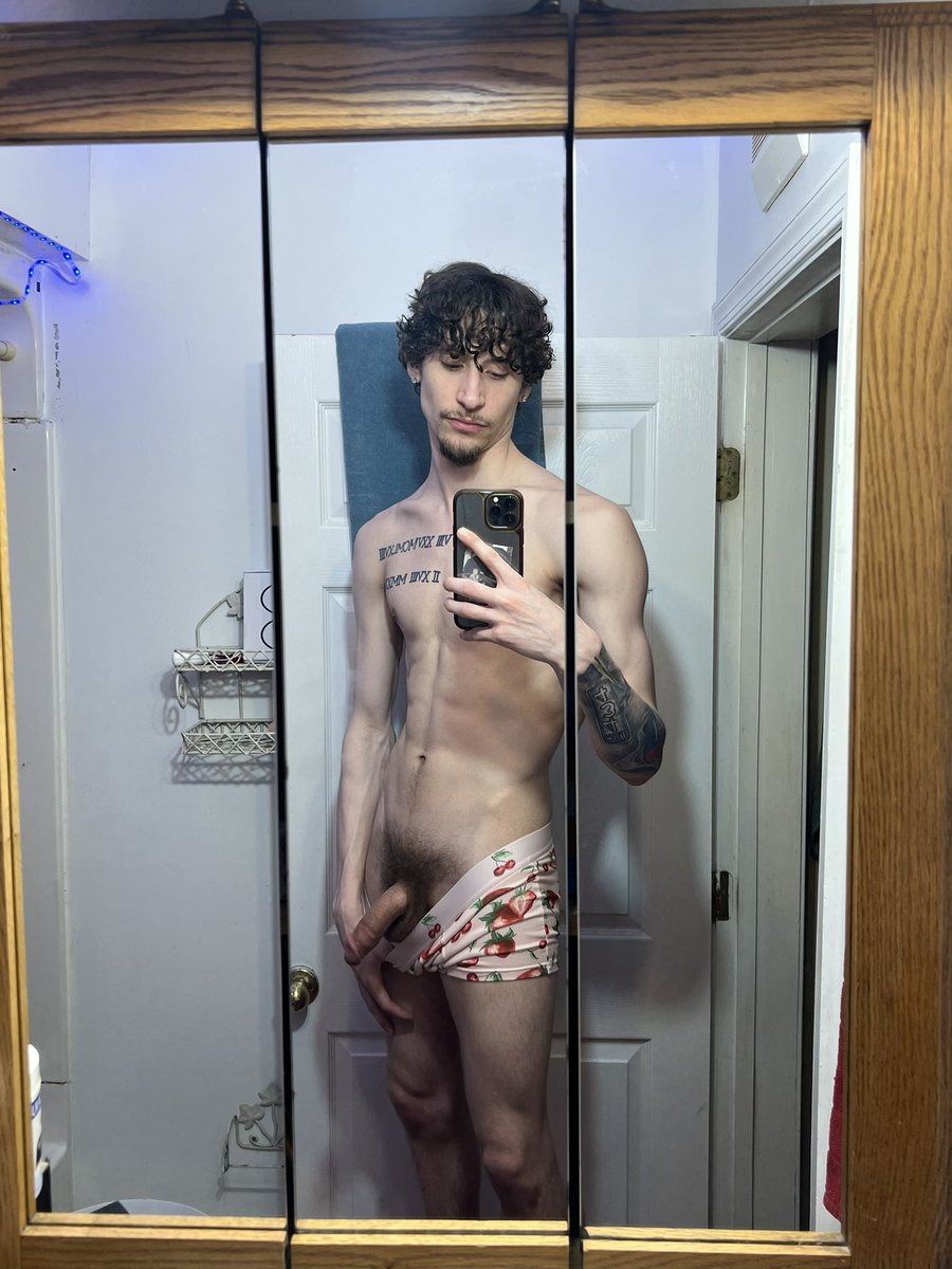 CEOCODYx2's tweet photo. Fresh out the Shower😌🛀 #SmellingGood #LookingGood https://t.co/F76x4OFouE