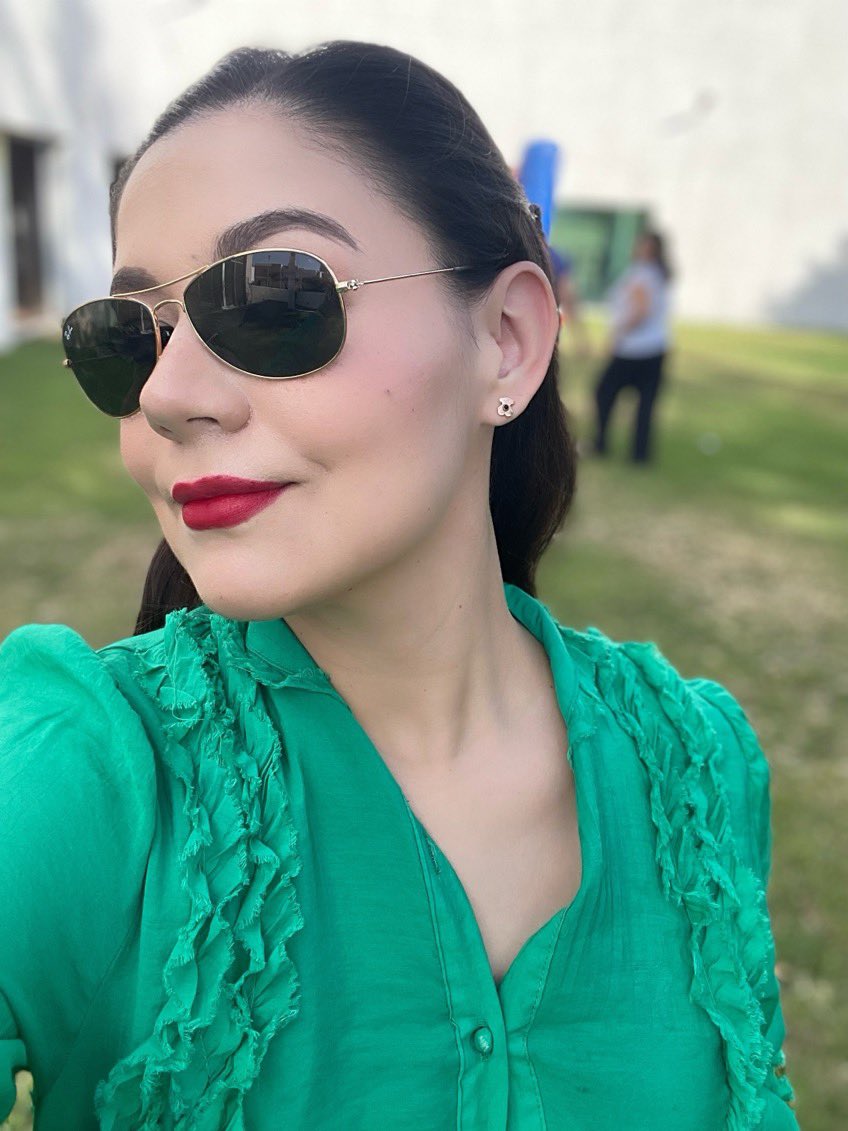 SweetestDevoti's tweet photo. Morticia Adams Look 😎 #mefaltaSol ☀️ https://t.co/i6ZHd5En2W