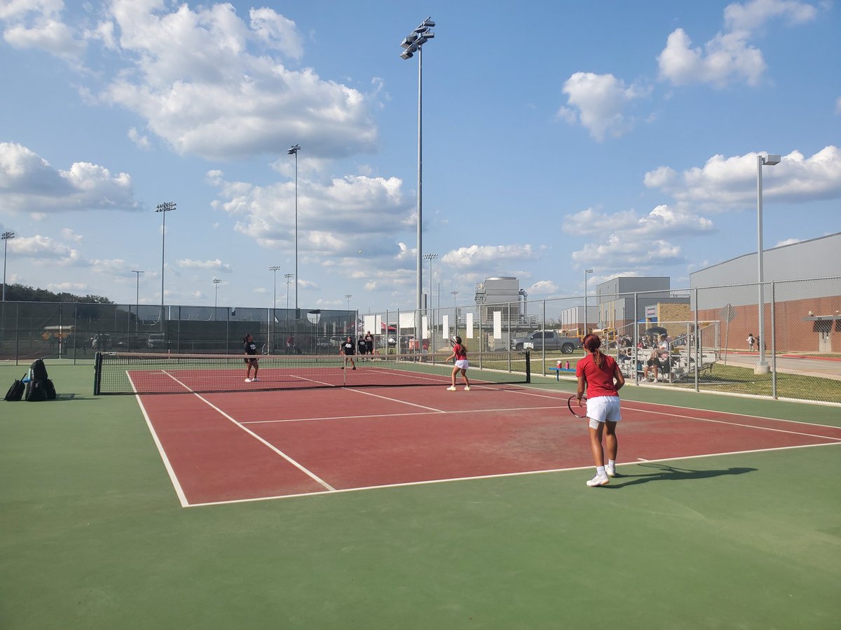 VMHSTENNIS1's tweet photo. Veterans Memorial with the win tonight vs Wagner 10-0. https://t.co/23Czsxu0GW