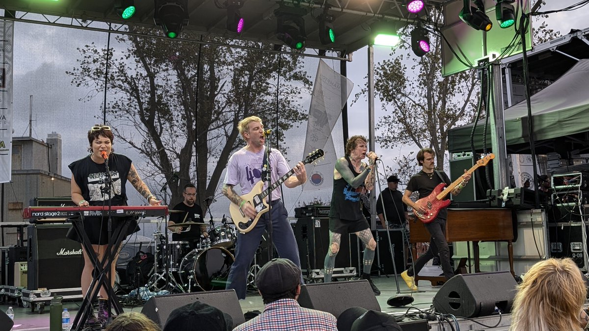 Plankfan's tweet image. the @LauraJaneGrace x @catbiteband op. ivy set was historical