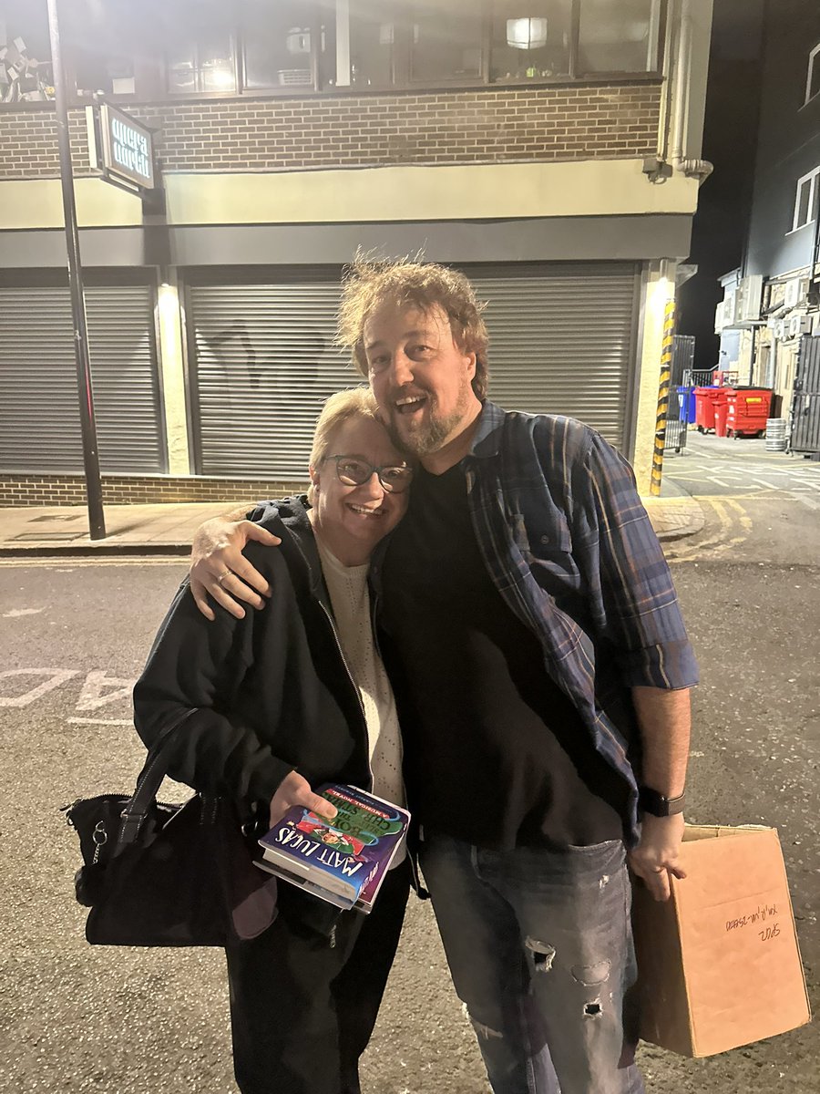MarksMrs's tweet photo. Fantastic evening at Leeds Grand Theatre to see the sensational John Owen-Jones.  Even got a cuddle. https://t.co/ajLQkndZ9A