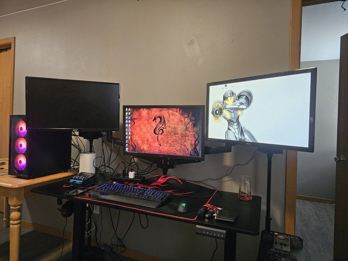 Dartorn's tweet photo. Finally after 2 months my desktop is fully back online with upgrades! Don't mind the cable disaster under the monitor.... https://t.co/MWnPzXppTl