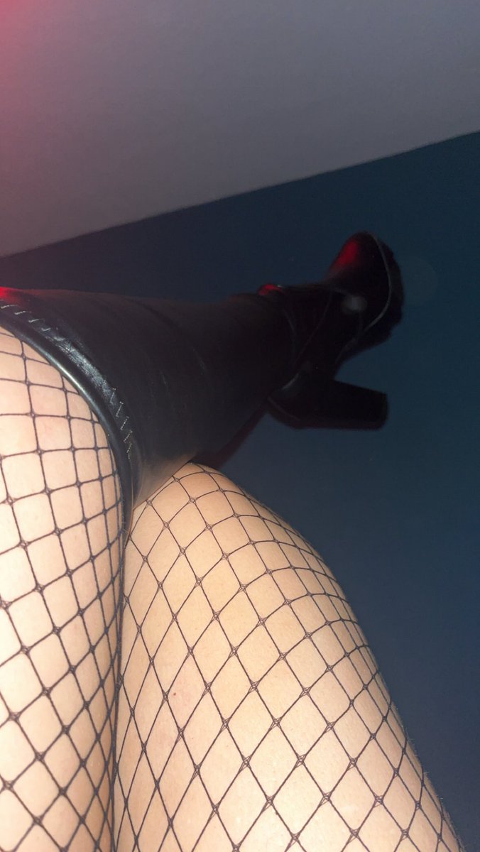 KendallOwnsU's tweet photo. feeling extra bratty tonight🥰

active all night feel like draining your fucking wallets dry 💸 https://t.co/WzYw1N6bW3
